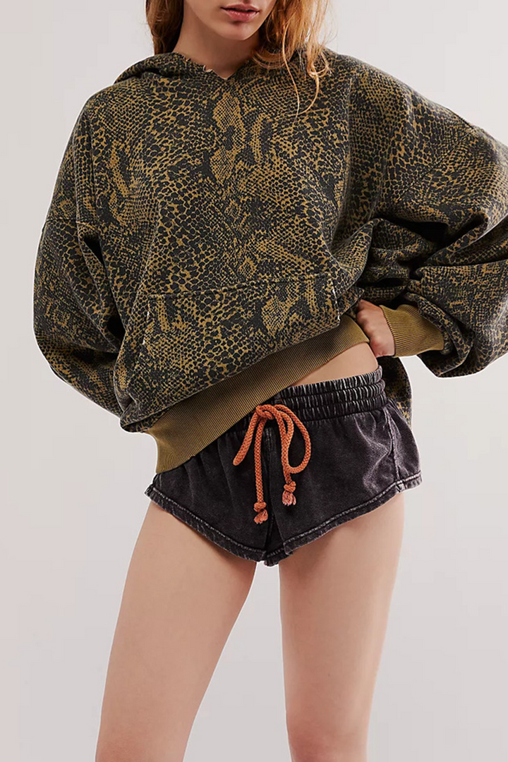 Henriette | Casual Street Flowers hoodie with snakeskin print and leopard pockets