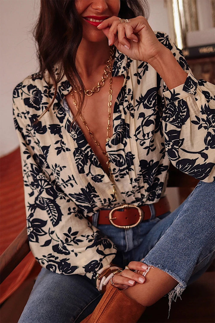 Eleanor® | Black pleated shirt with lantern sleeves and v-neck boho style floral print