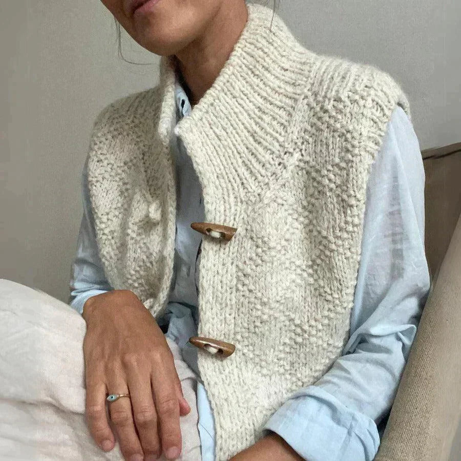 Nancy | Simple sleeveless cardigan