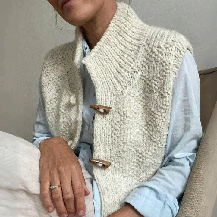 Nancy | Simple sleeveless cardigan