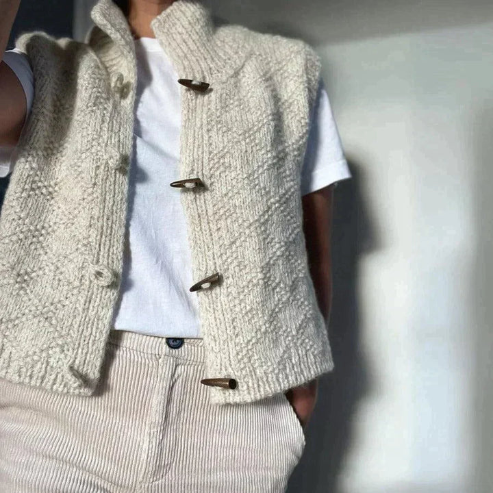 Nancy | Simple sleeveless cardigan