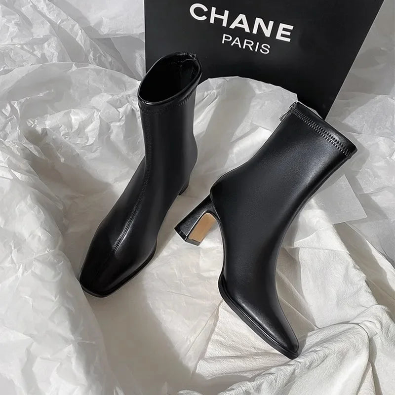 Pilar | Elegant ankle boots with square toe